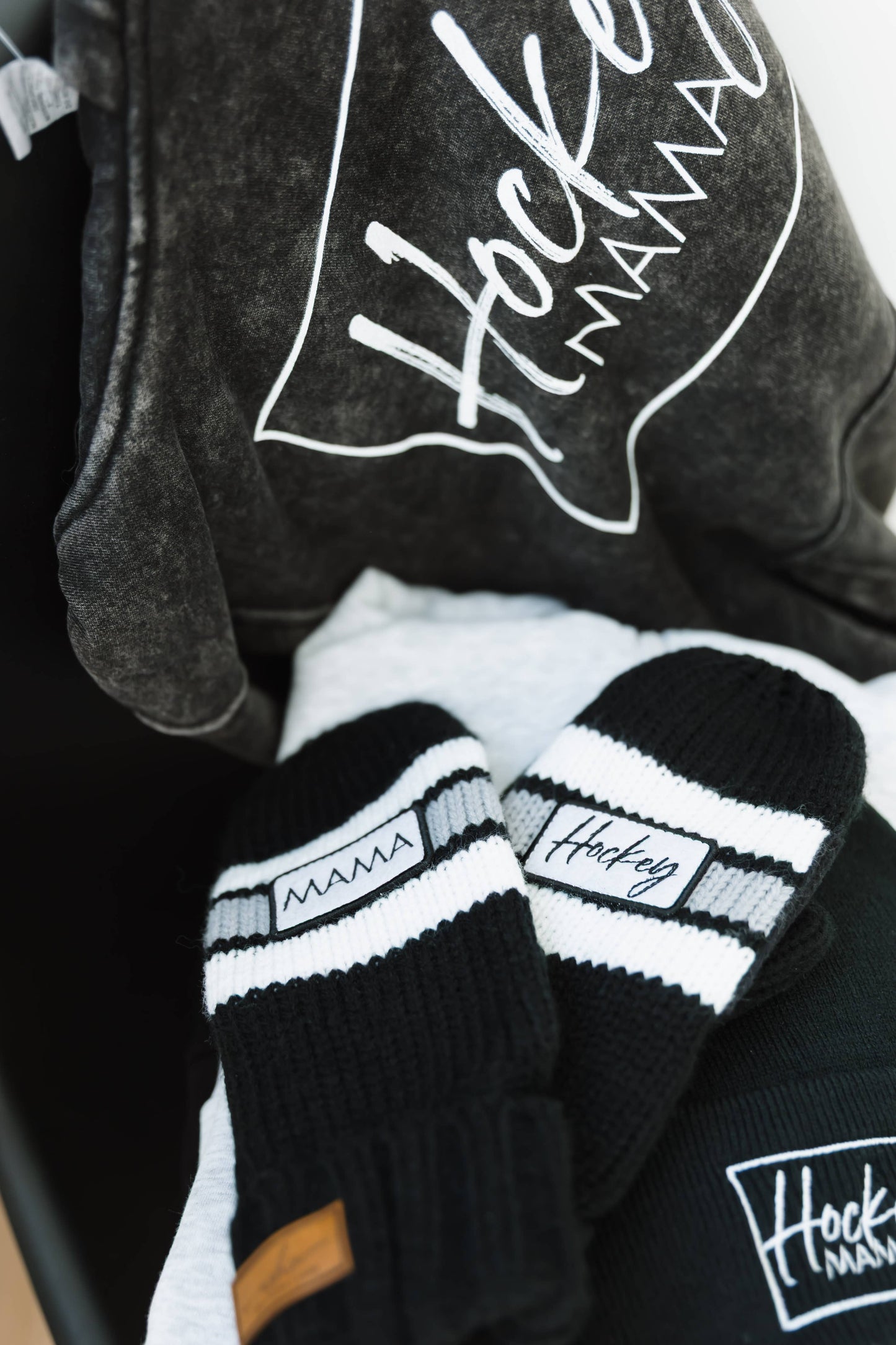 Hockey Mama | Mittens: Black