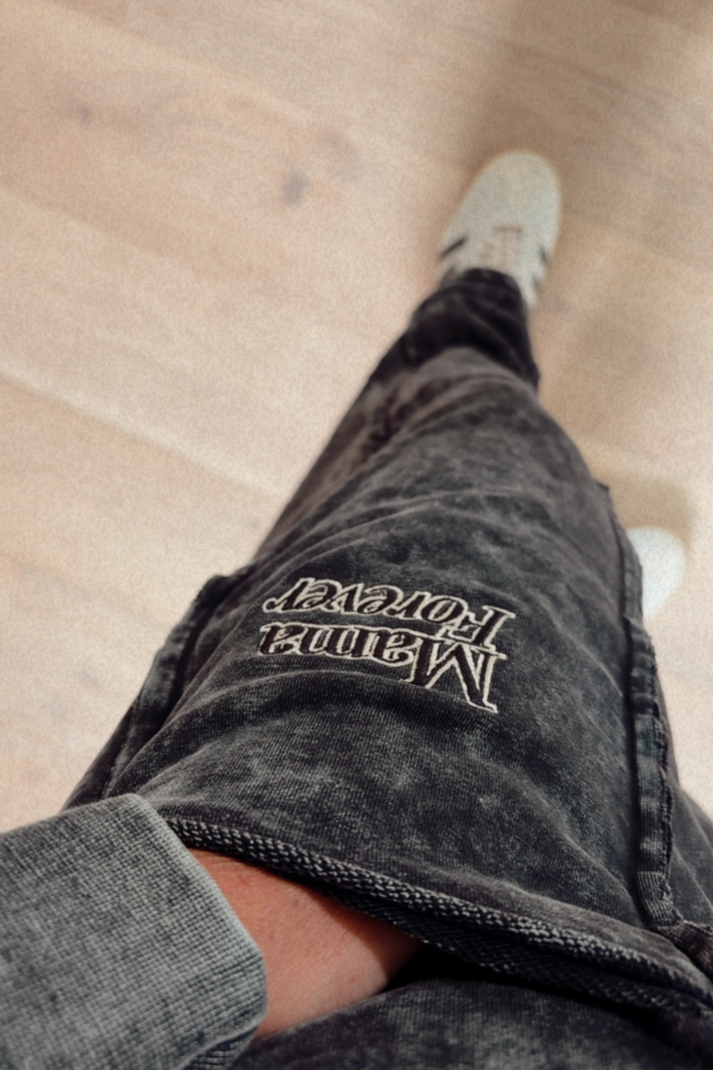 MAMA FOREVER MINERAL BARREL JOGGER: Ash Wash / LRG
