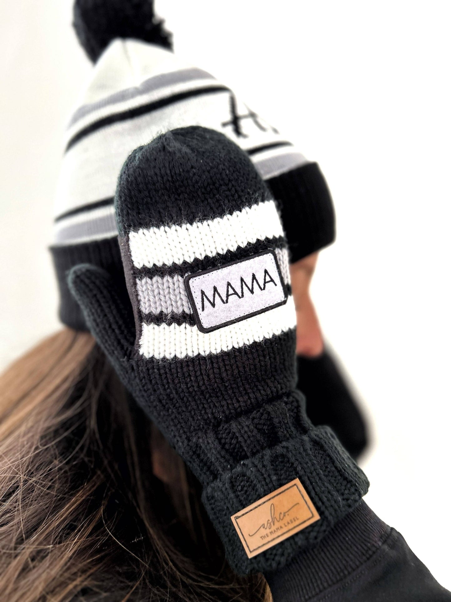 Hockey Mama | Mittens: Black