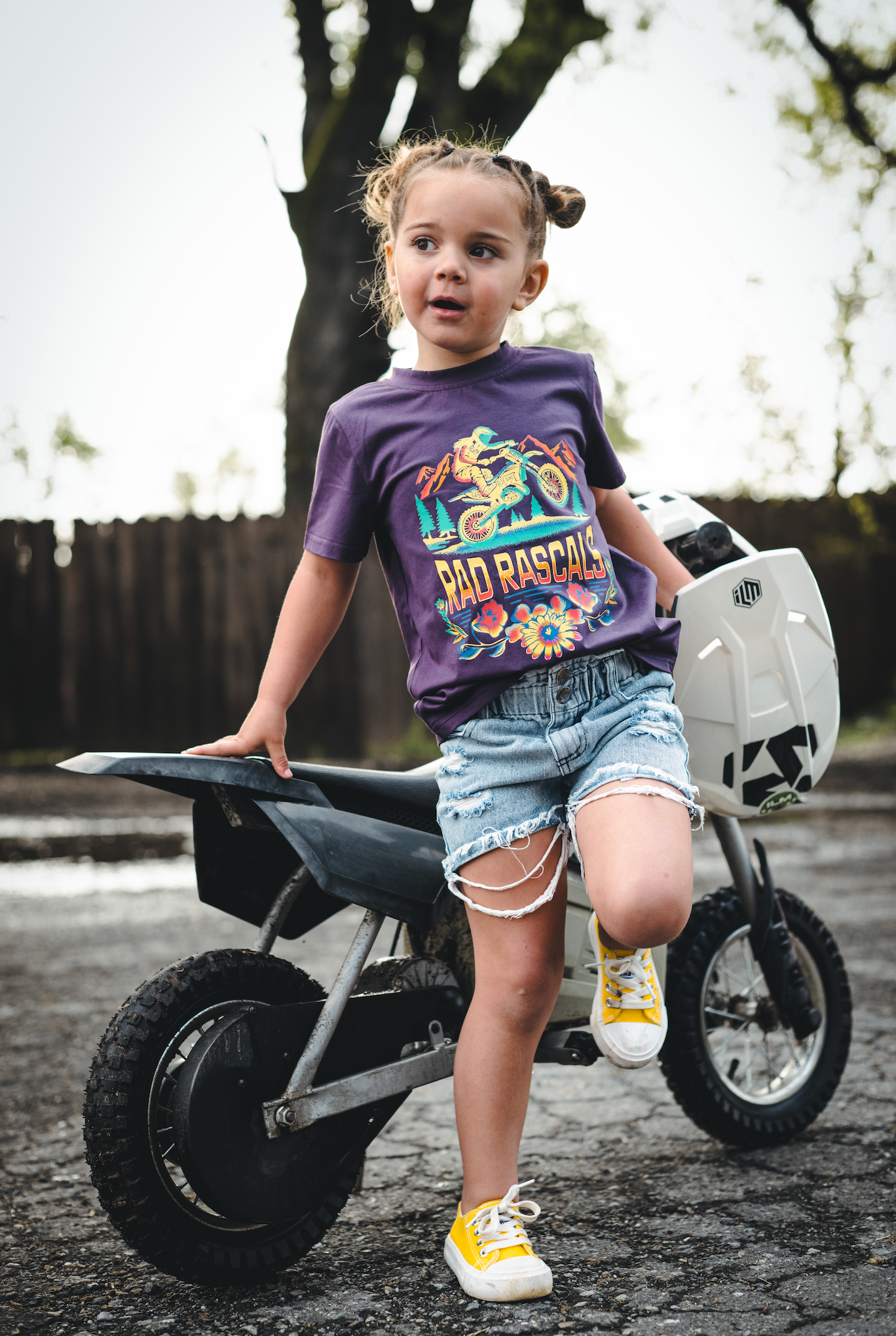 Rad Chicks Ride Bikes - T-shirt: 4T