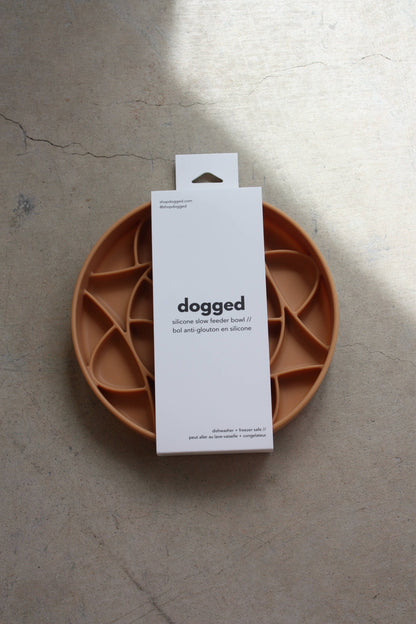 Dogged - circulo slow feeder bowl - nutmeg: Nutmeg