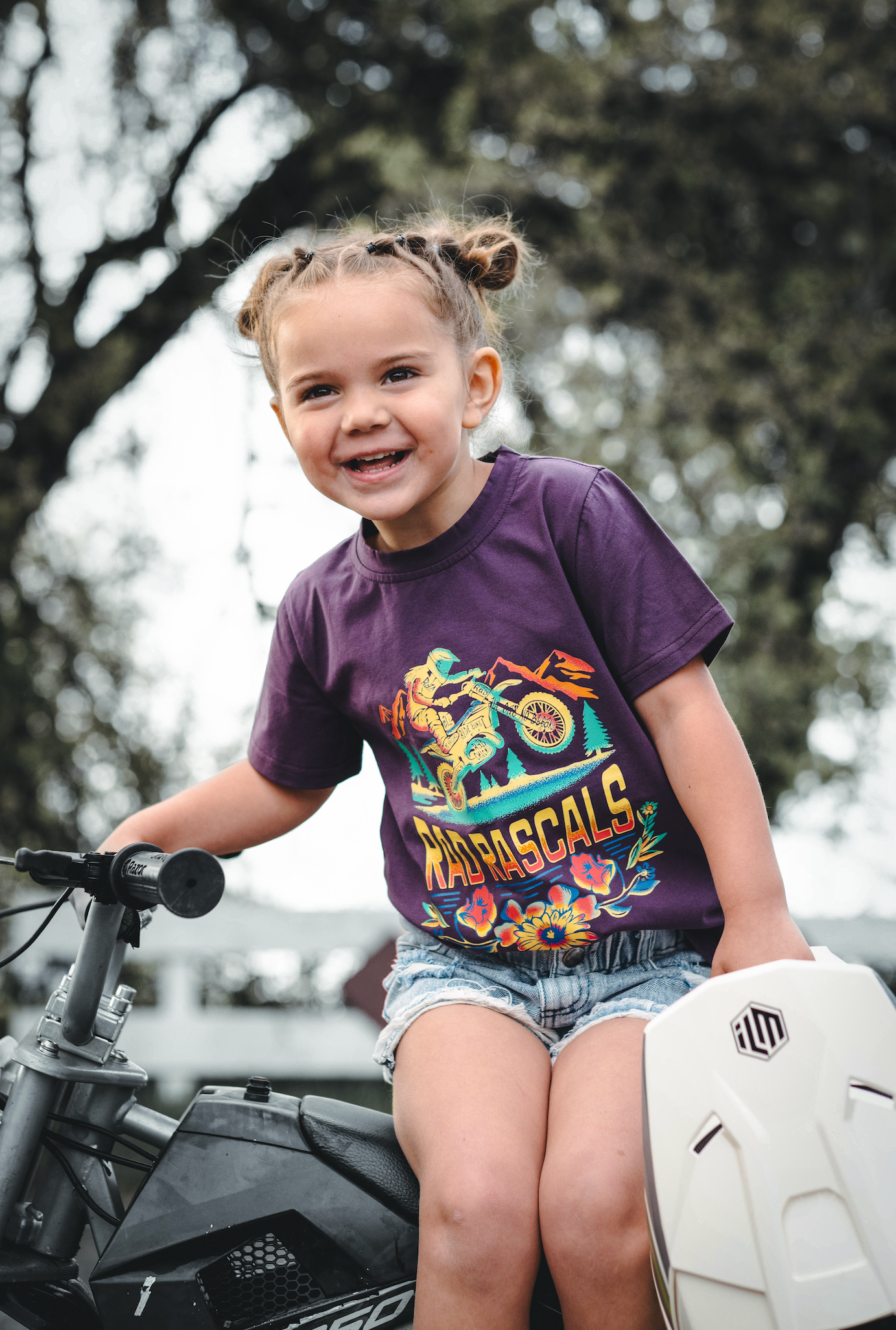 Rad Chicks Ride Bikes - T-shirt: 4T