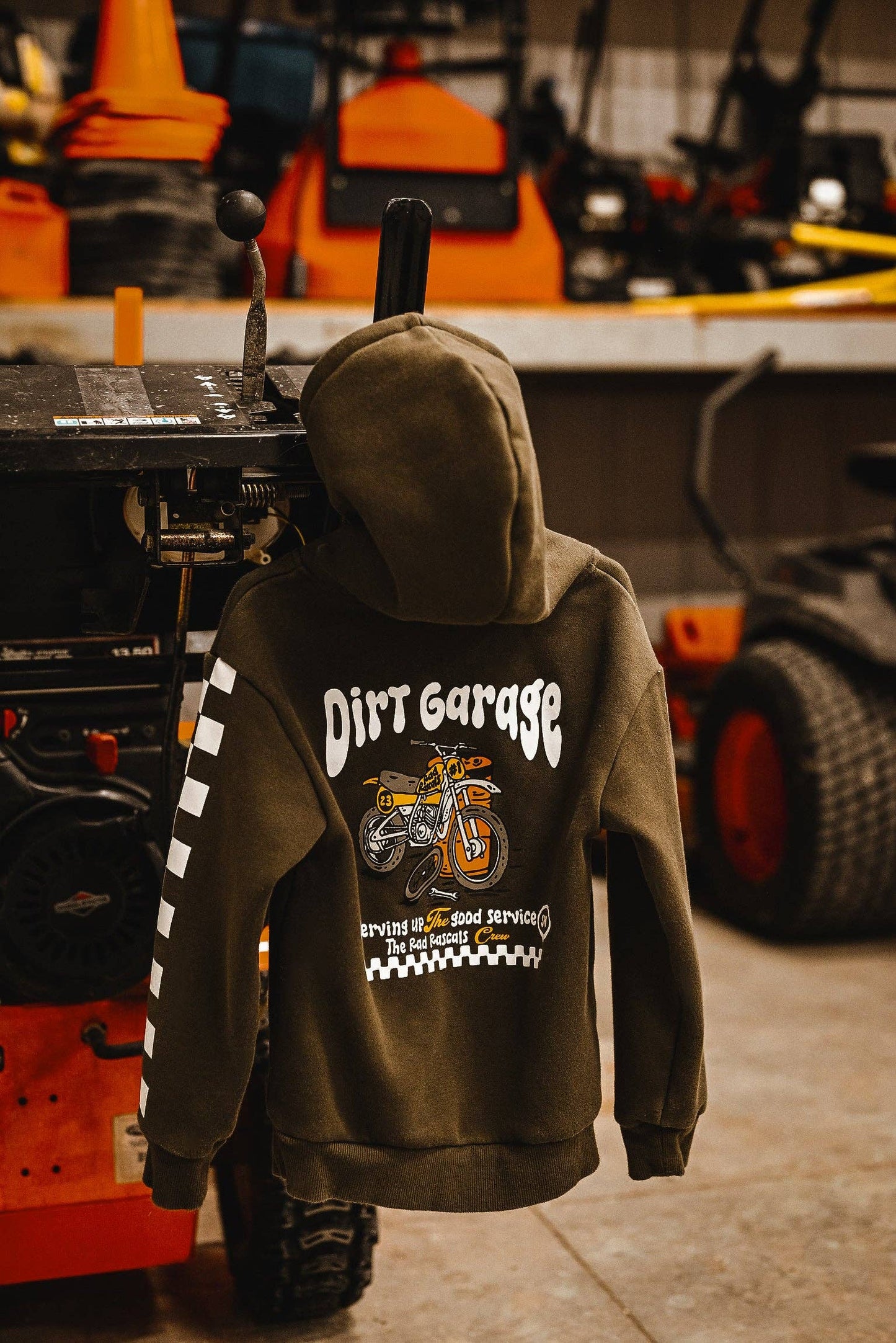 Dirt Garage - Hoodie: 3T