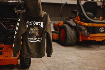 Dirt Garage - Hoodie: 3T
